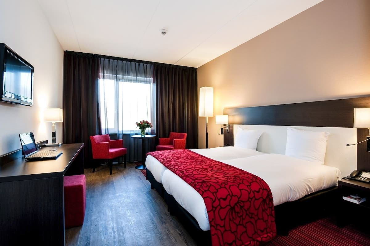 In-room safe, free WiFi, bed sheets