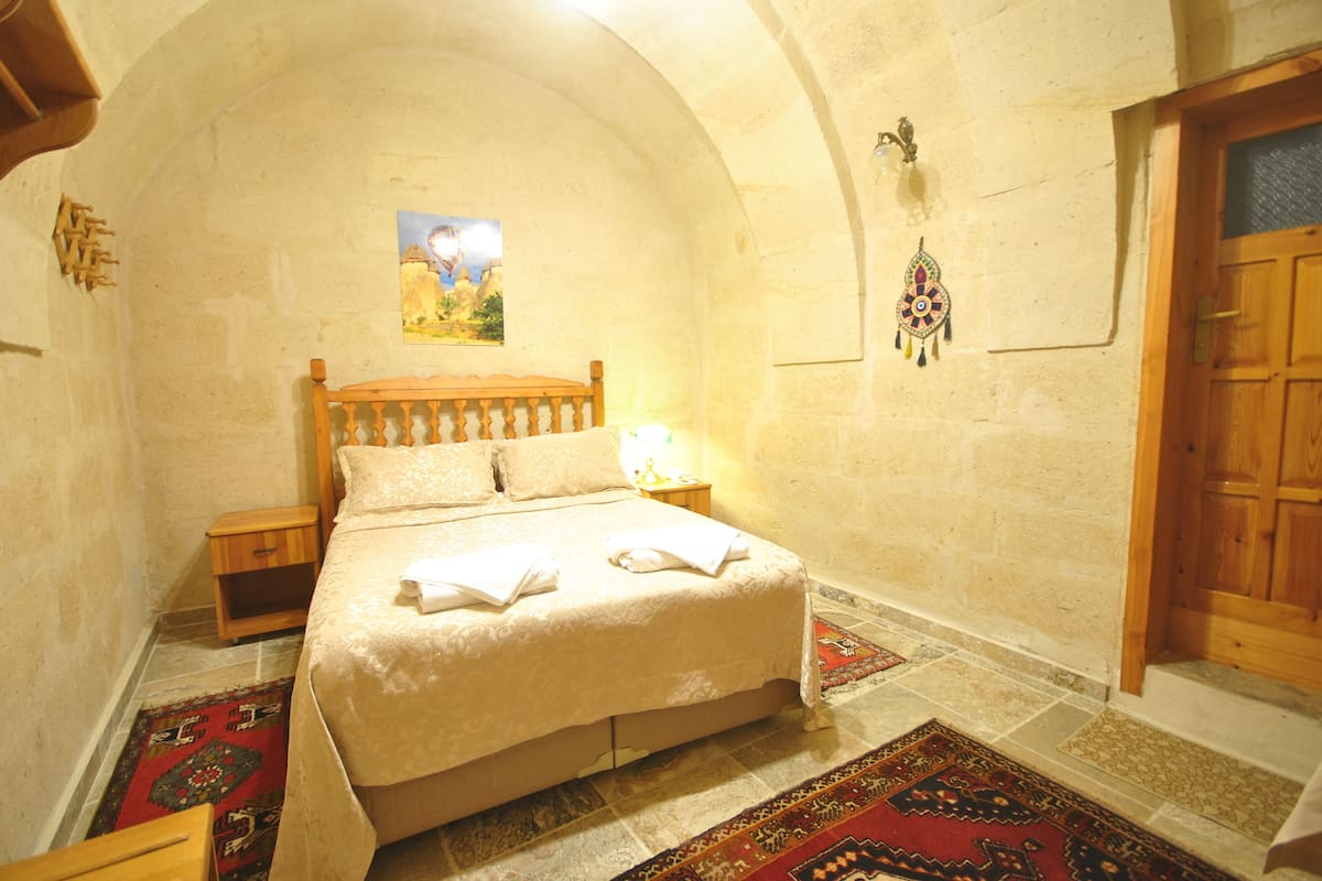 1 bedroom, hypo-allergenic bedding, Select Comfort beds