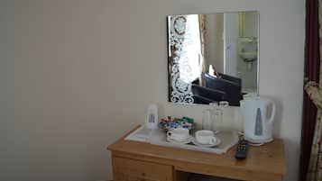 Standard Double Room, 1 Double Bed, Ensuite | Coffee and/or coffee maker