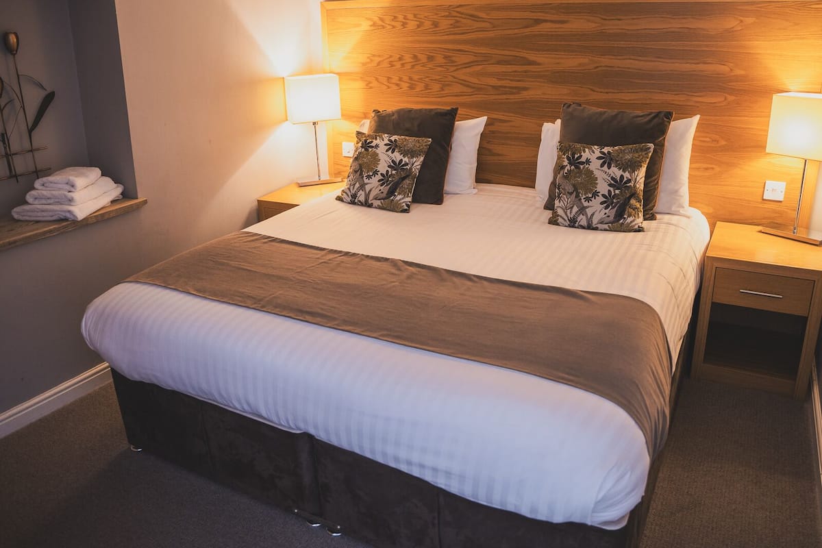 Premier Double Room, Multiple Beds | Desk, blackout drapes, iron/ironing board, free cribs/infant beds