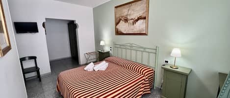 Soundproofing, free WiFi, bed sheets