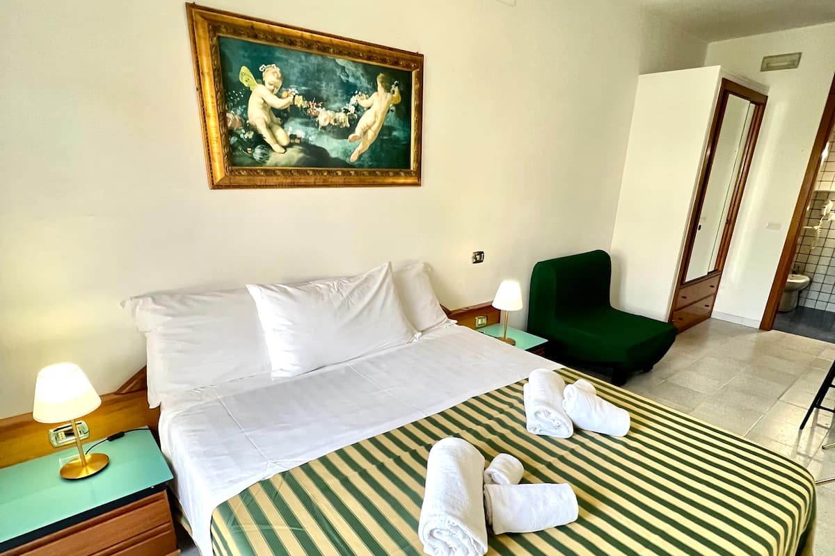 Standard-Doppel- oder -Zweibettzimmer