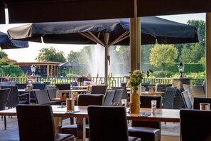 Breakfast, lunch, dinner served; garden views 