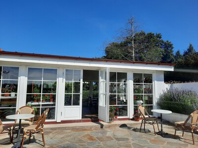 Hoby Gård Bed & Breakfast