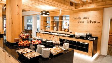 Petit déjeuner buffet compris tous les jours