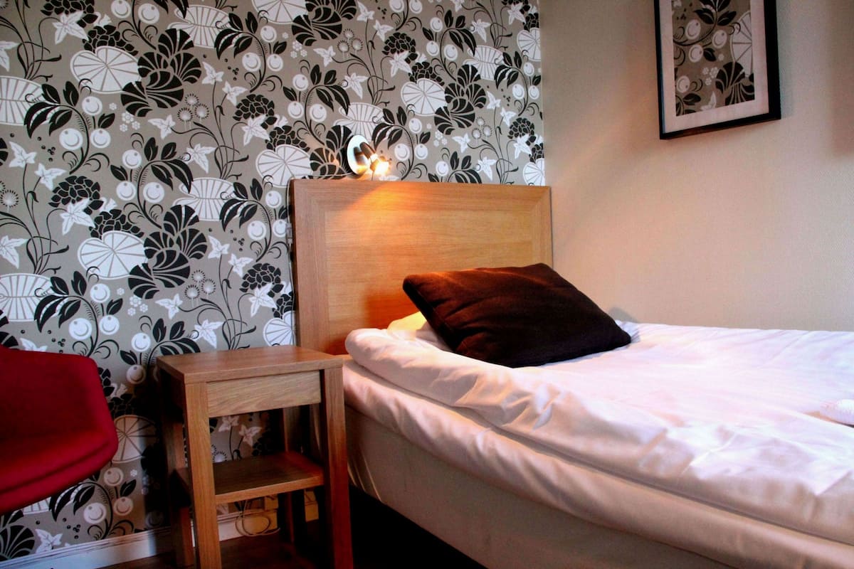 Single Room | Desk, free WiFi, bed sheets