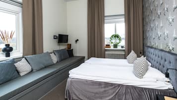 Superior Family Room 1 Double Bed 180 cm and 2 Single Beds | ์ฑ
์, ๋ฌด๋ฃ WiFi, ์นจ๋ ์ํธ