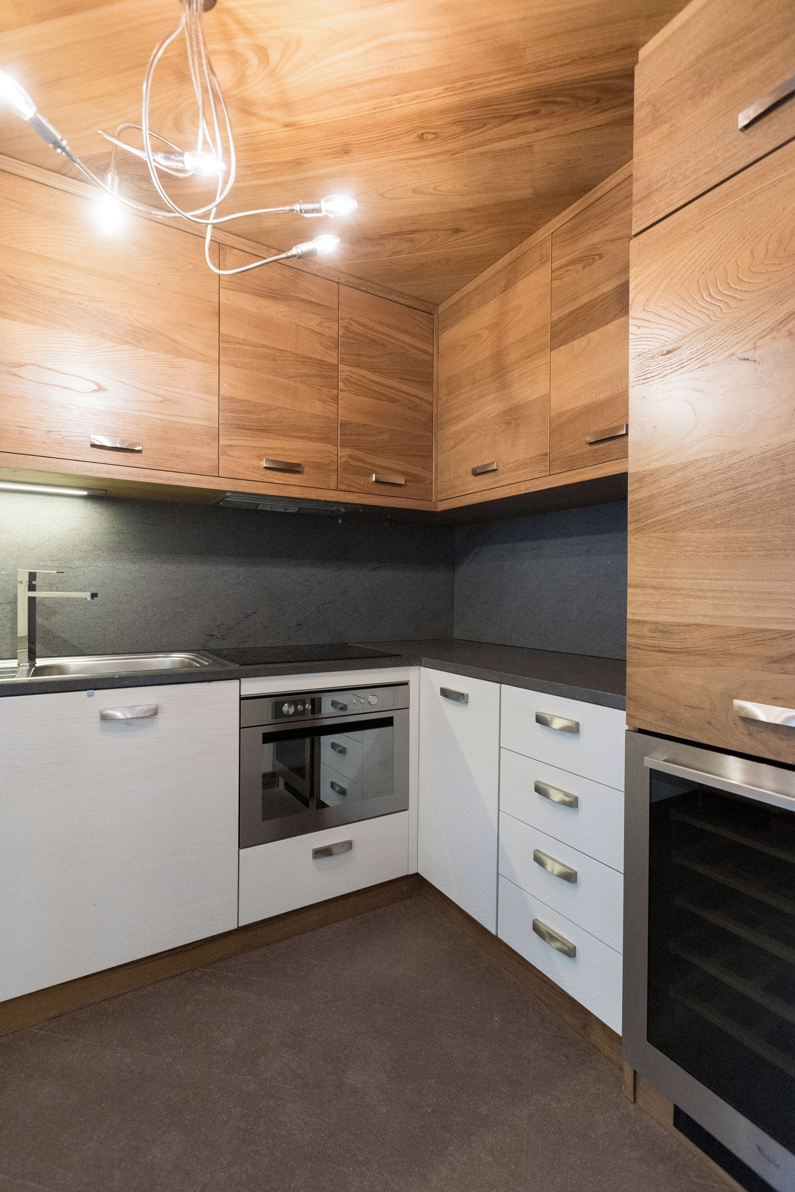 presidential suite | private kitchen | mini-fridge, microwave, stovetop, high chair