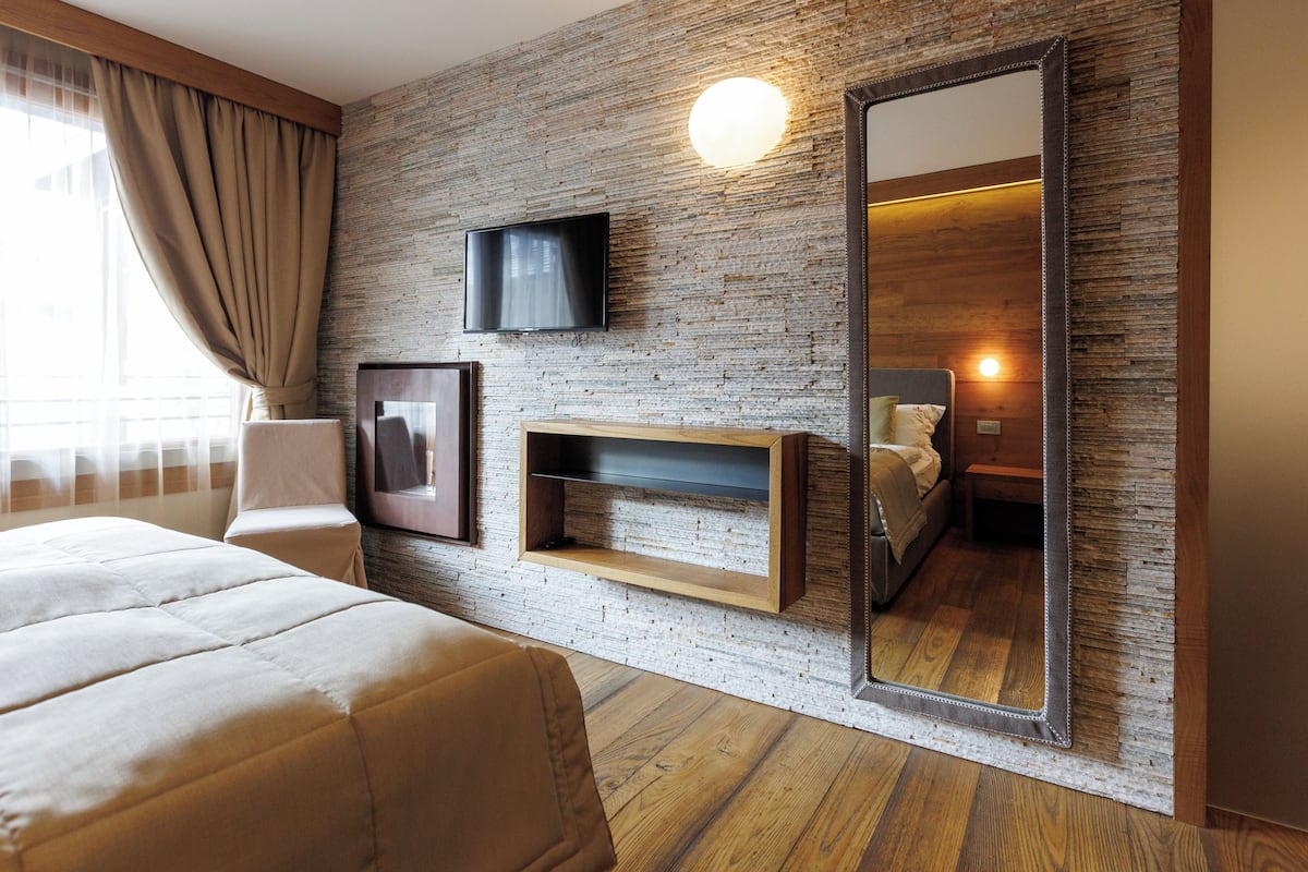 presidential suite | frette italian sheets, hypo-allergenic bedding, down duvets