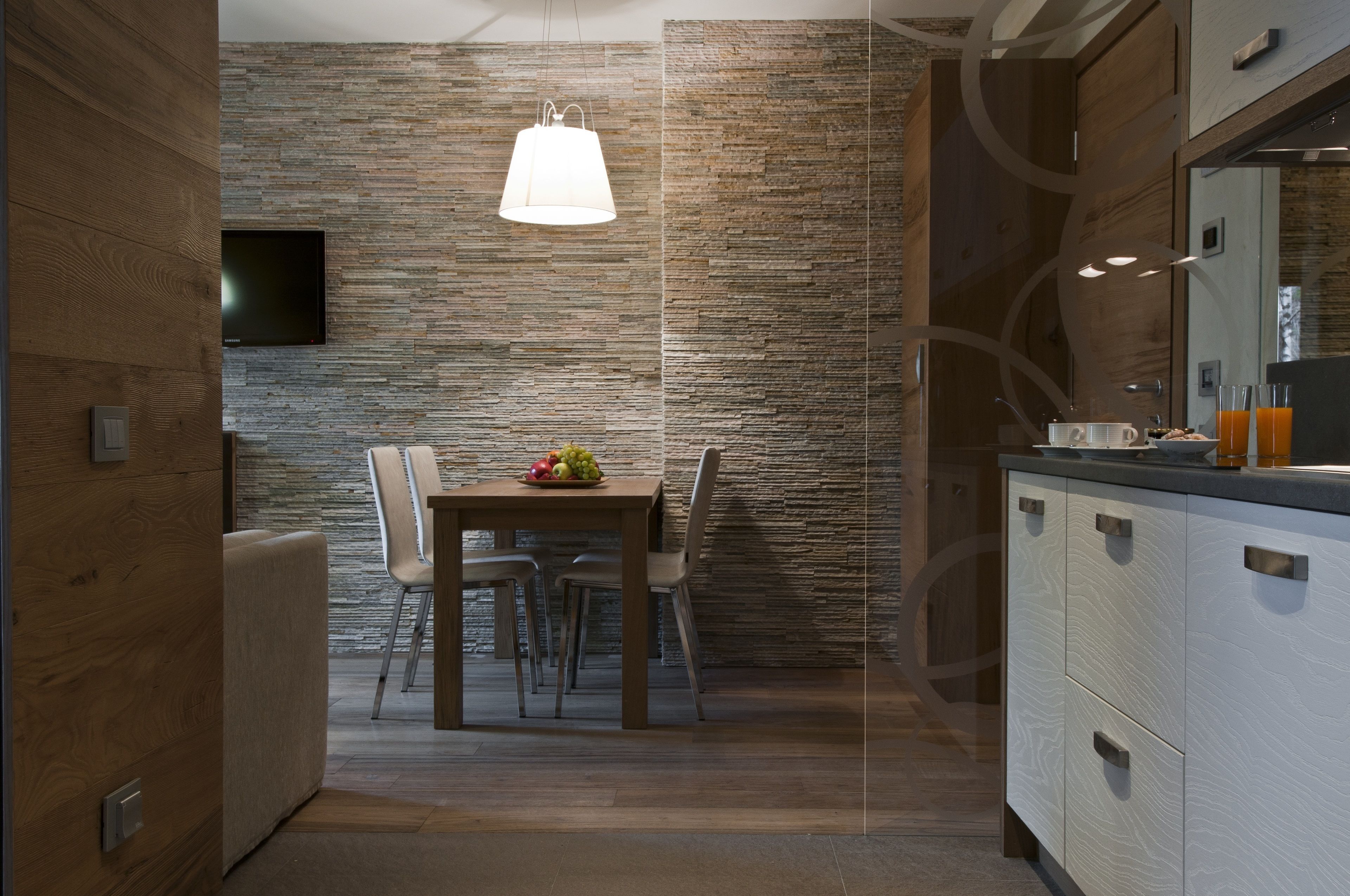 32-inch tv with digital channels, first-run films, pay films