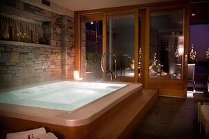 Indoor spa tub
