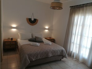 Premium bedding, individually decorated, individually furnished - Zefyros Studios (Naxos)