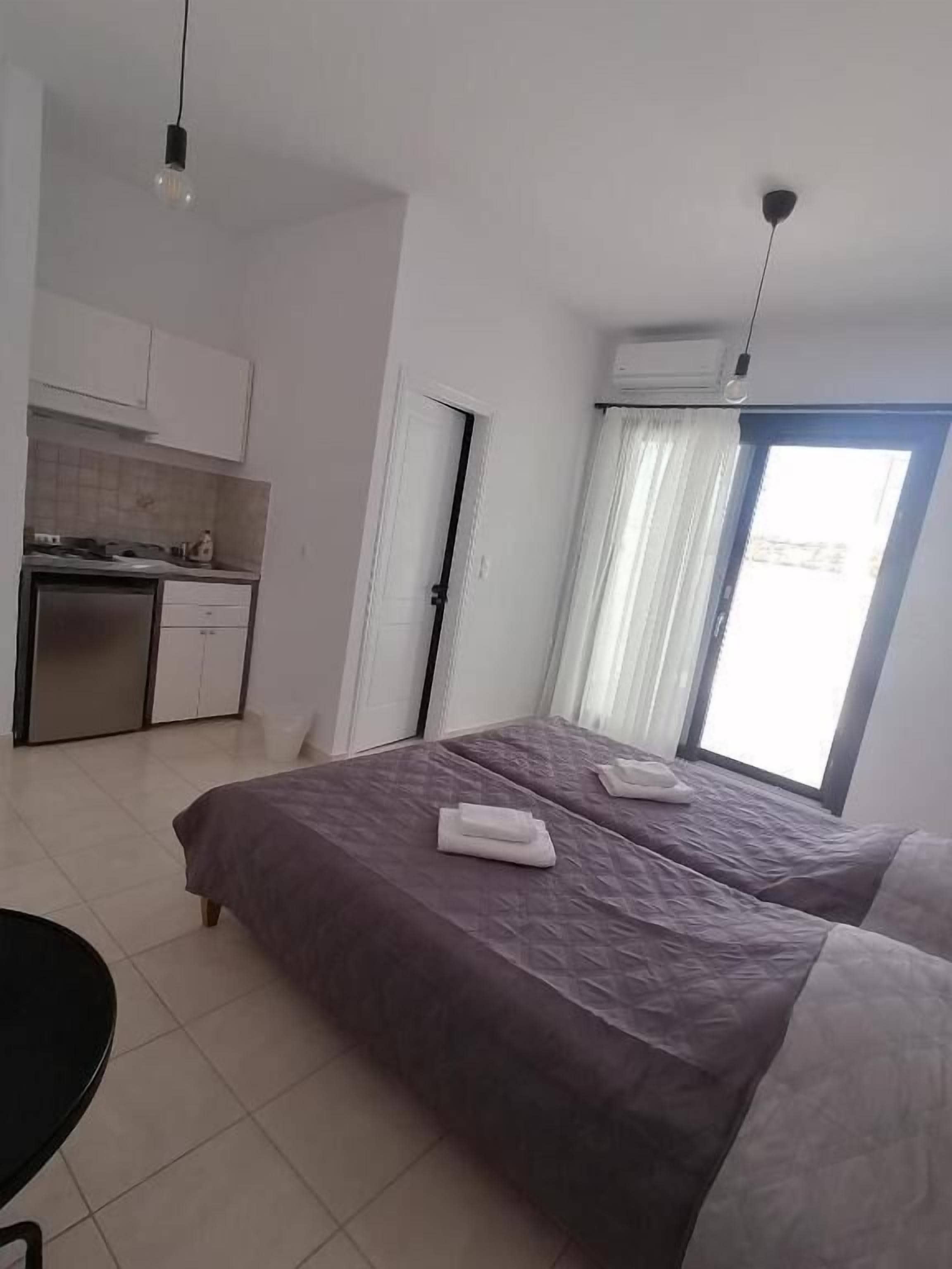Habitación económica con 1 cama matrimonial o 2 individuales, vista al jardín | Ropa de cama de alta calidad y decoración personalizada 