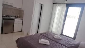 Habitación económica con 1 cama matrimonial o 2 individuales, vista al jardín | Ropa de cama de alta calidad y decoración personalizada