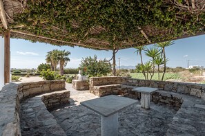 Exterior - Zefyros Studios (Naxos)