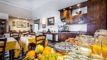 Gratis morgenmadsbuffet hver dag