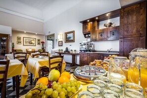 Petit déjeuner buffet compris tous les jours