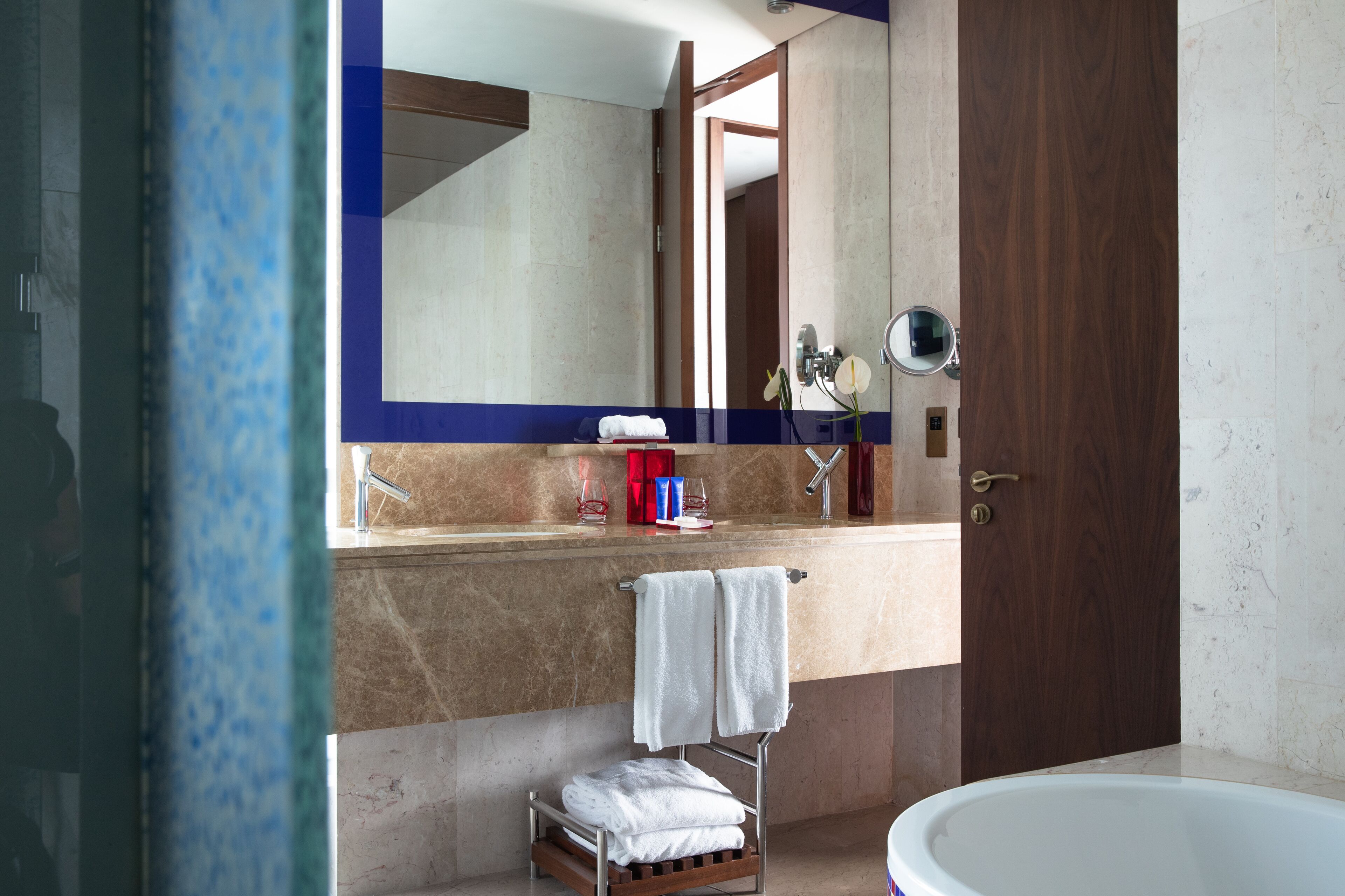 separate bathtub and shower, deep-soaking bathtub, rainfall showerhead