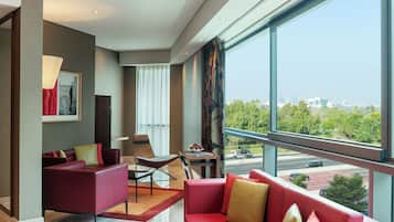 En 42-tommers LCD-TV med Parabol-TV samt TV og iPod-dokkingstasjon