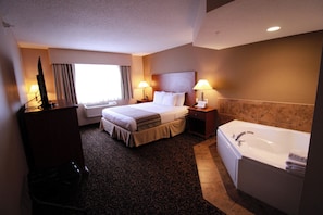 Standard Suite, 1 King Bed, Non Smoking, Hot Tub | Desk, blackout curtains, soundproofing, iron/ironing board