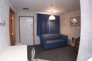 Living area - Sea Spray Motel (Beach Haven)