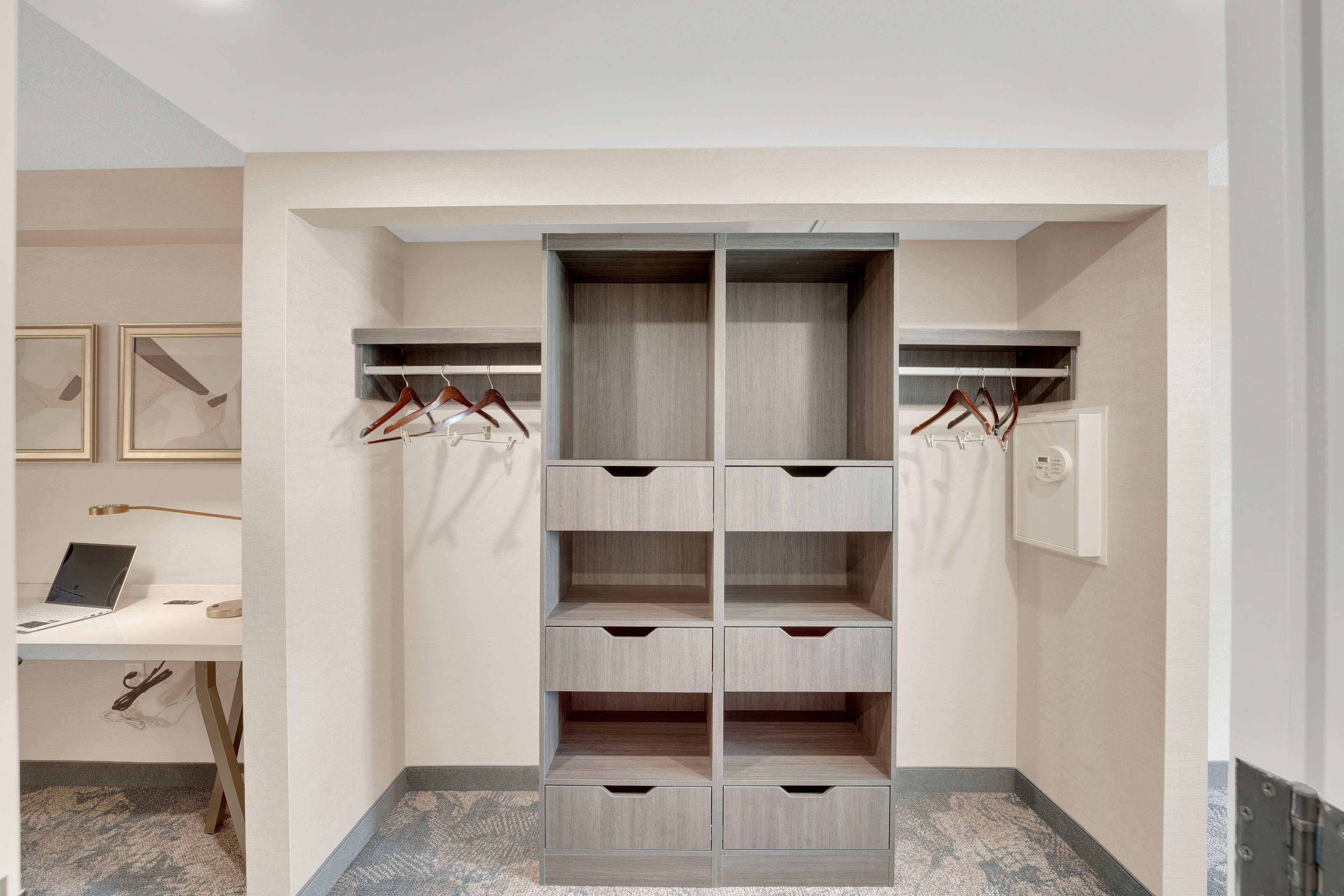 king bedroom evolution suite | in-room safe, iron/ironing board, free cots/infant beds, rollaway beds