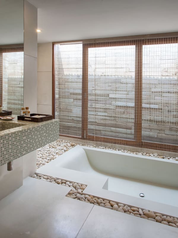 Junior Suite with Private Plunge Pool | 深めの浴槽