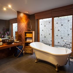 Baignoire relaxante profonde