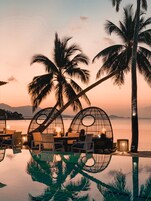 Bar junto a la piscina