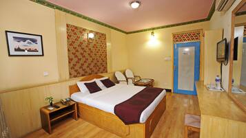 Memory foam beds, in-room safe, desk, WiFi (free)