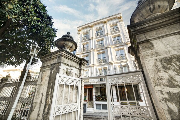 Front of property - Ayasultan Hotel (Istanbul)