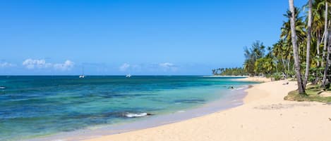 Private beach, sun-loungers, beach towels