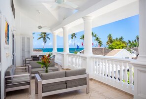 En 32-tommers TV med kabel-kanaler