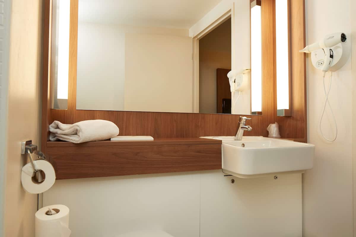 rainfall showerhead, eco-friendly toiletries, hair dryer, towels