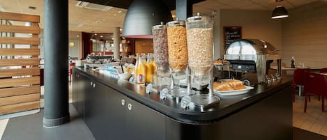Petit déjeuner buffet (14.9 EUR par personne)