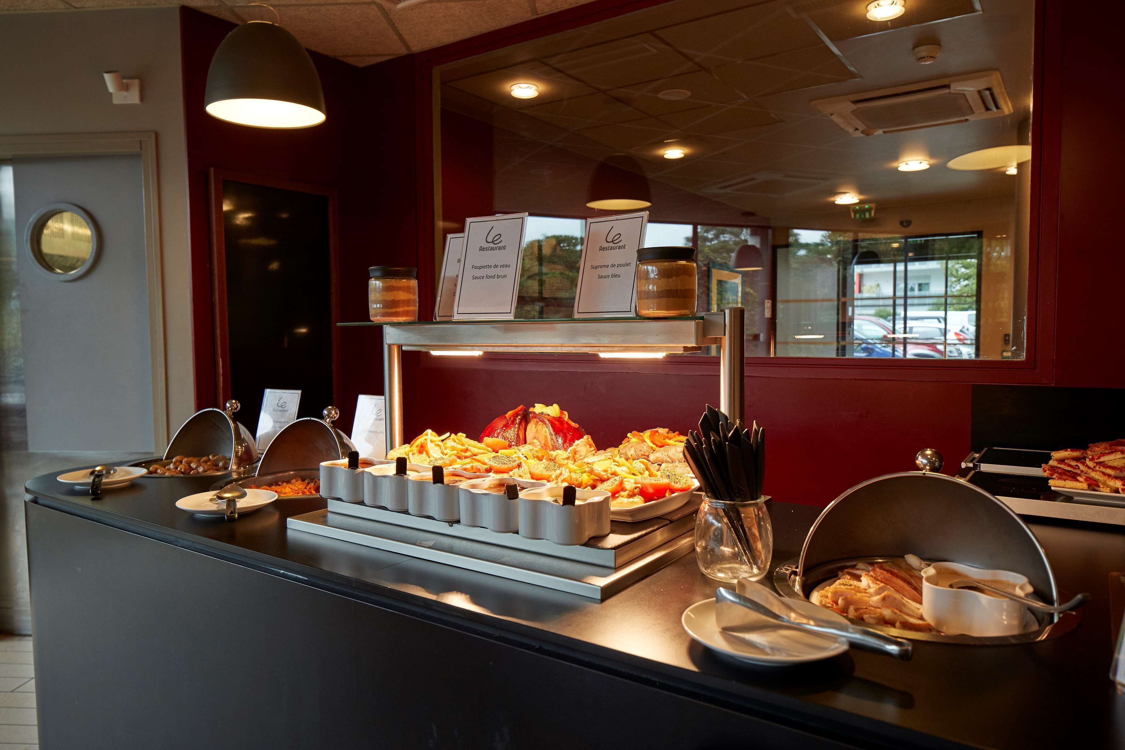 Frukost, lunch och middag serveras