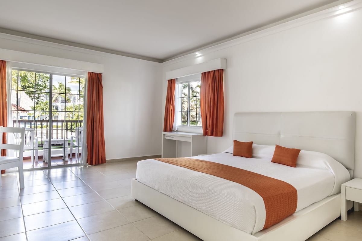 standard pool view | free minibar items, desk, iron/ironing board, bed sheets