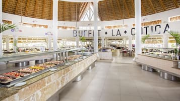 6 restaurants, breakfast, lunch, dinner served; international cuisine
