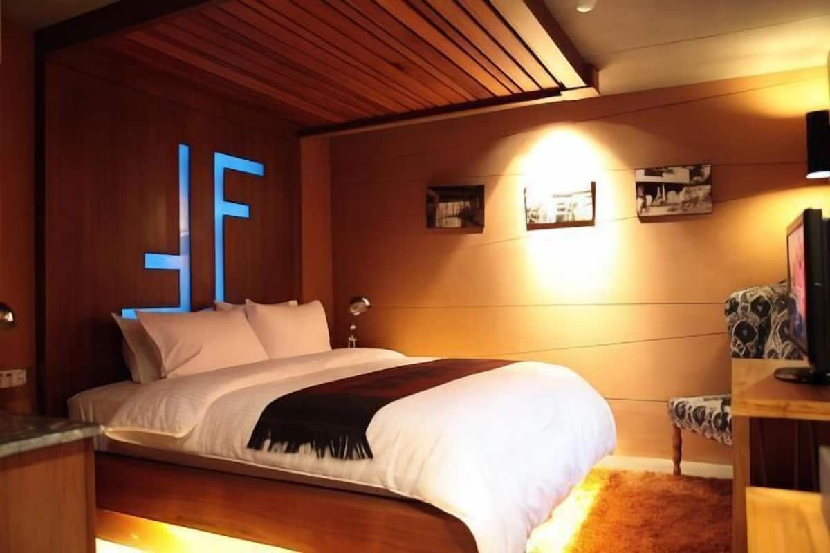 1 chambre, minibar, coffre-fort, bureau