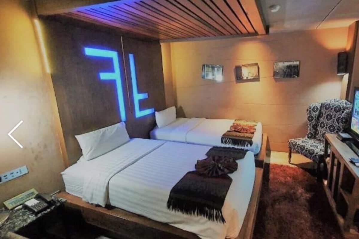 Deluxe Chill Twin Room | 迷你吧、客房內保險箱、書桌、免費無線上網