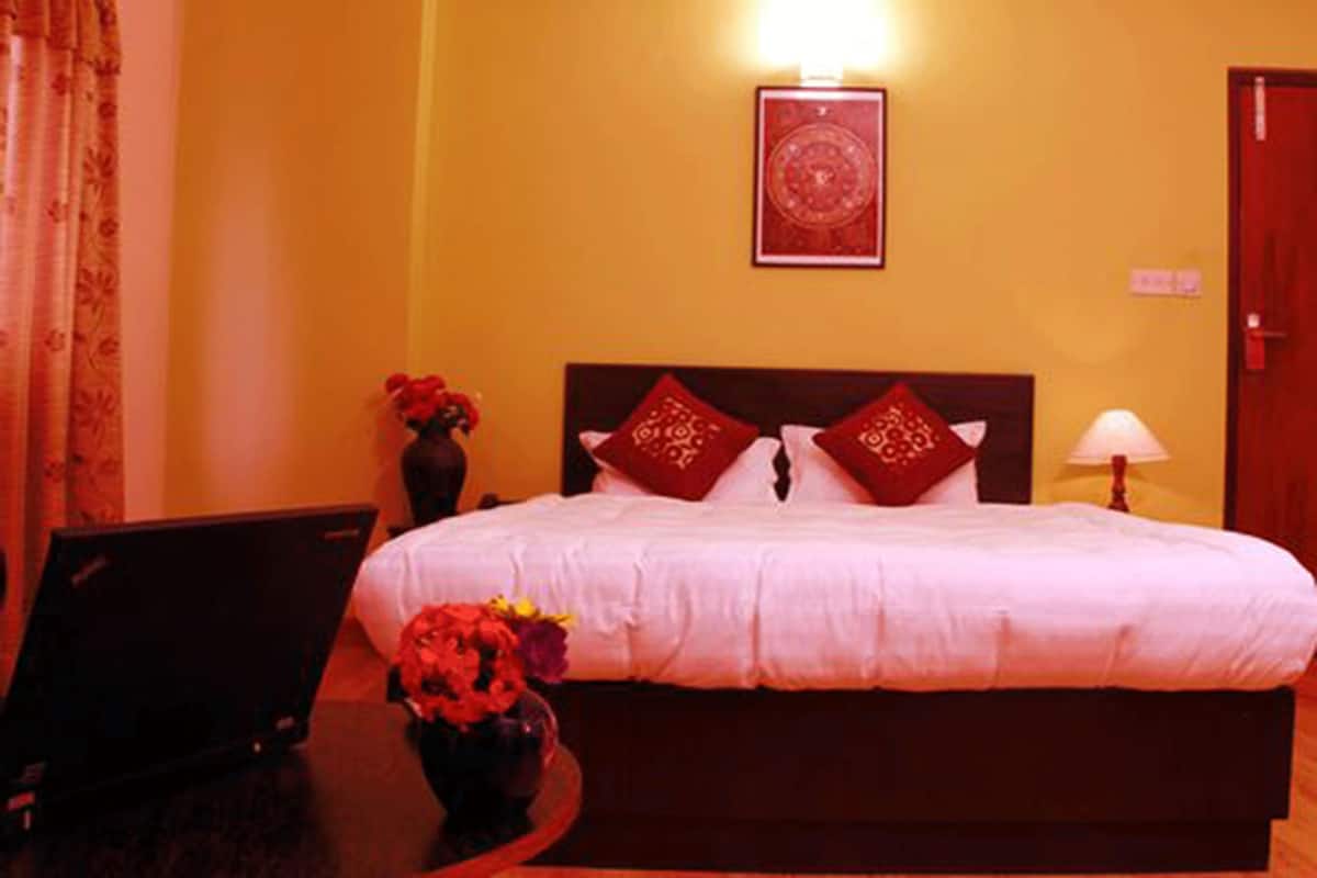 Deluxe Single Room, 1 Katil Bujang (Single) | Peralatan tempat tidur premium, tilam berlapik, peti besi dalam bilik