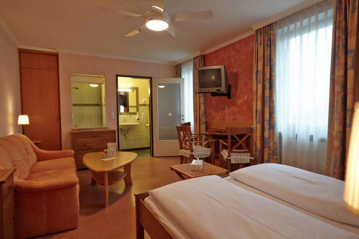 Triple Room | Premium bedding, desk, blackout drapes, iron/ironing board (on request)