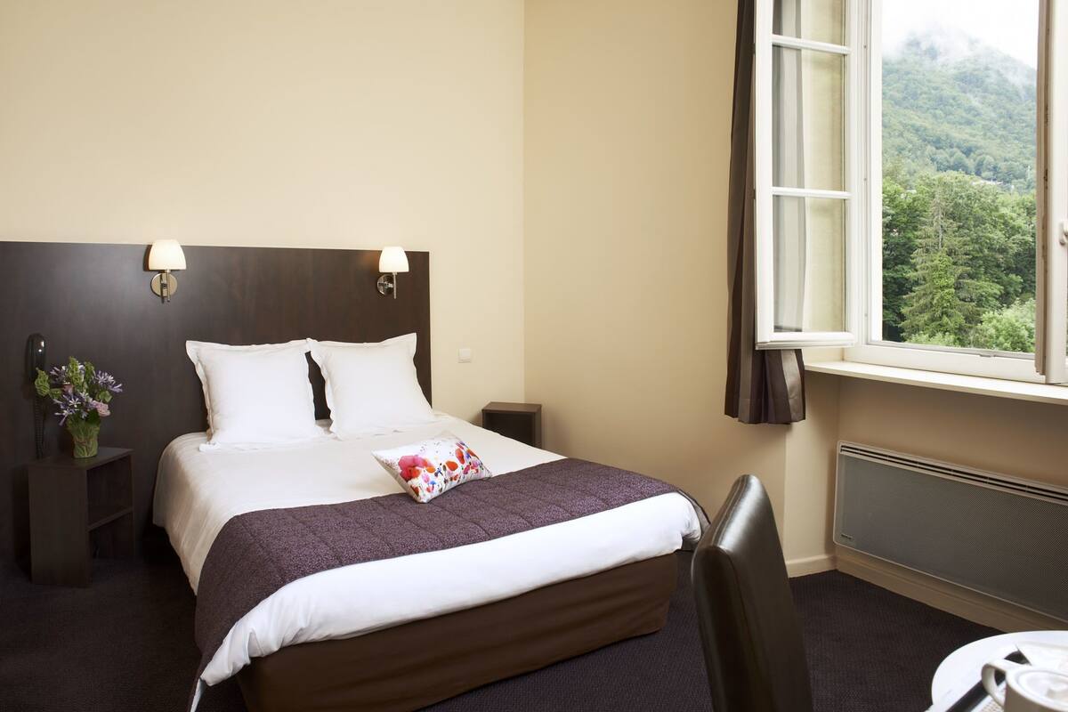 Comfort Room | Premium bedding, individually decorated, individually furnished, desk