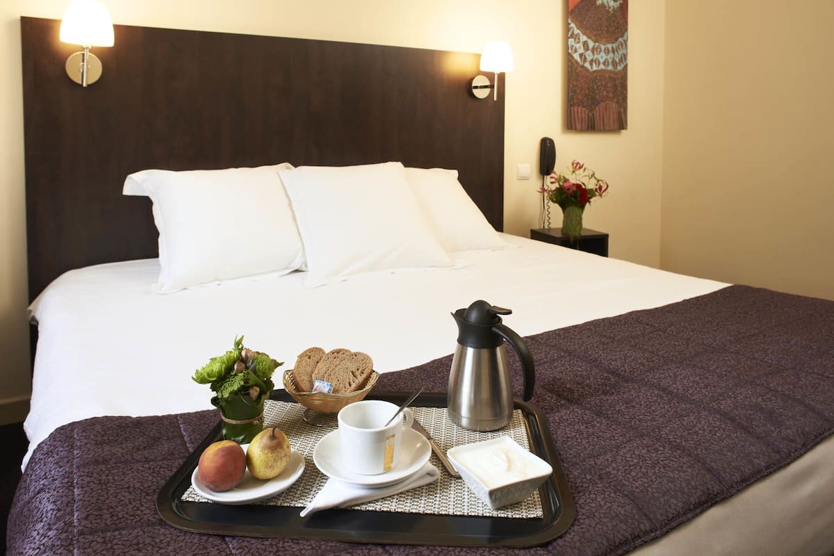 classic double room | premium bedding, individually decorated, individually furnished, desk