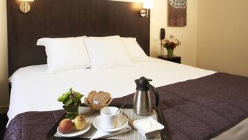 Phòng đôi phong cách cổ điển | Bộ đồ giường cao cấp, trang trí khác biệt