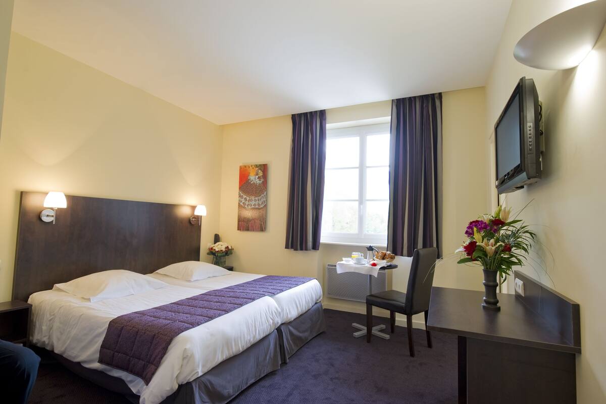 Premium bedding, individually decorated, individually furnished, desk