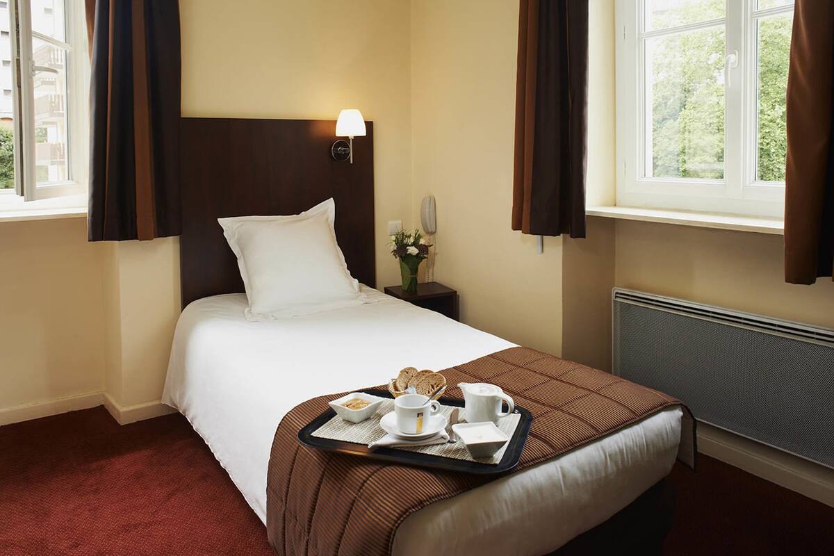 Single Room (Solo) | Premium bedding, individually decorated, individually furnished, desk