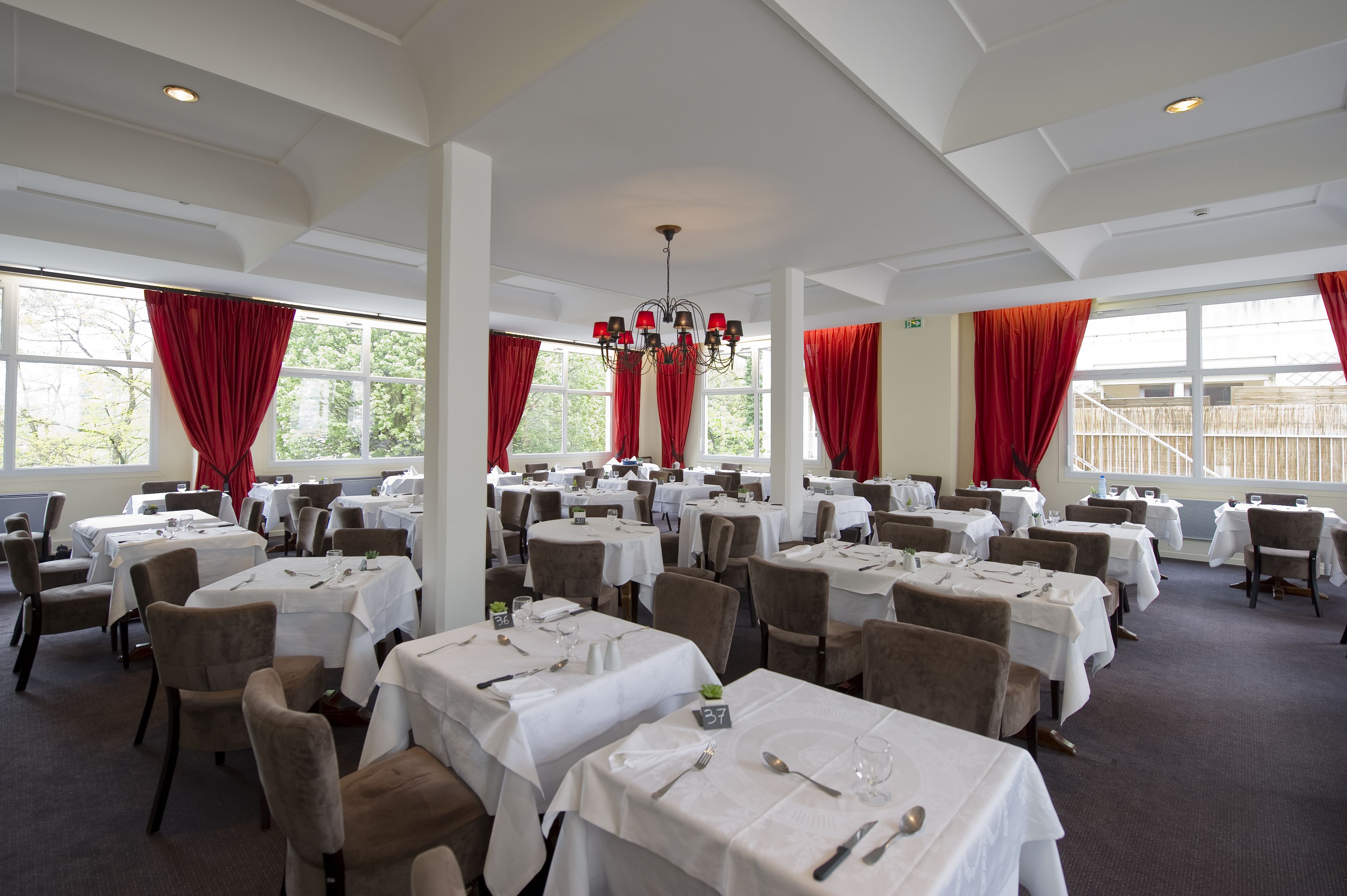 breakfast, lunch, dinner served; vegetarian cuisine