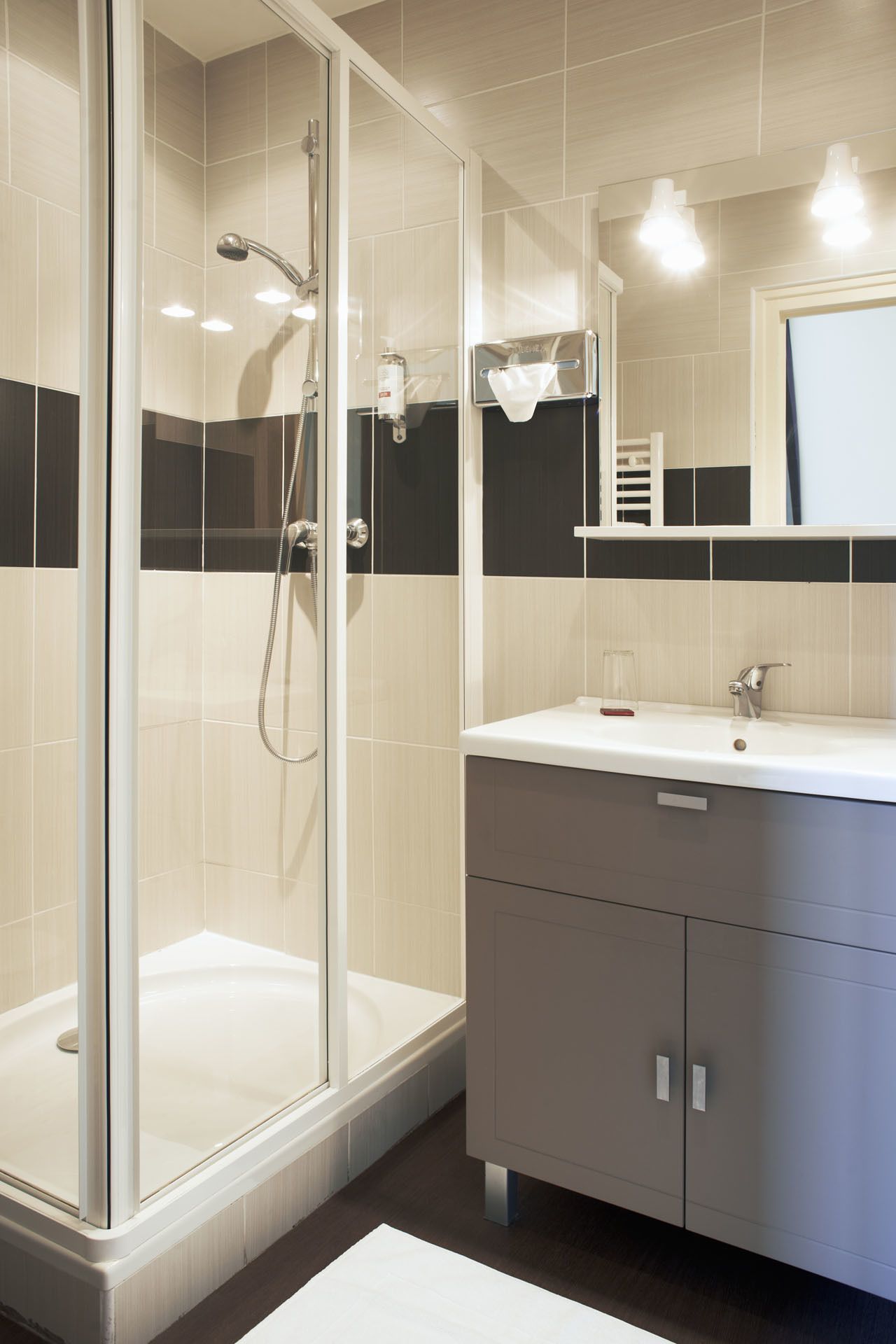 comfort double or twin room, with view | bathroom | shower, hair dryer, dressing gowns, slippers