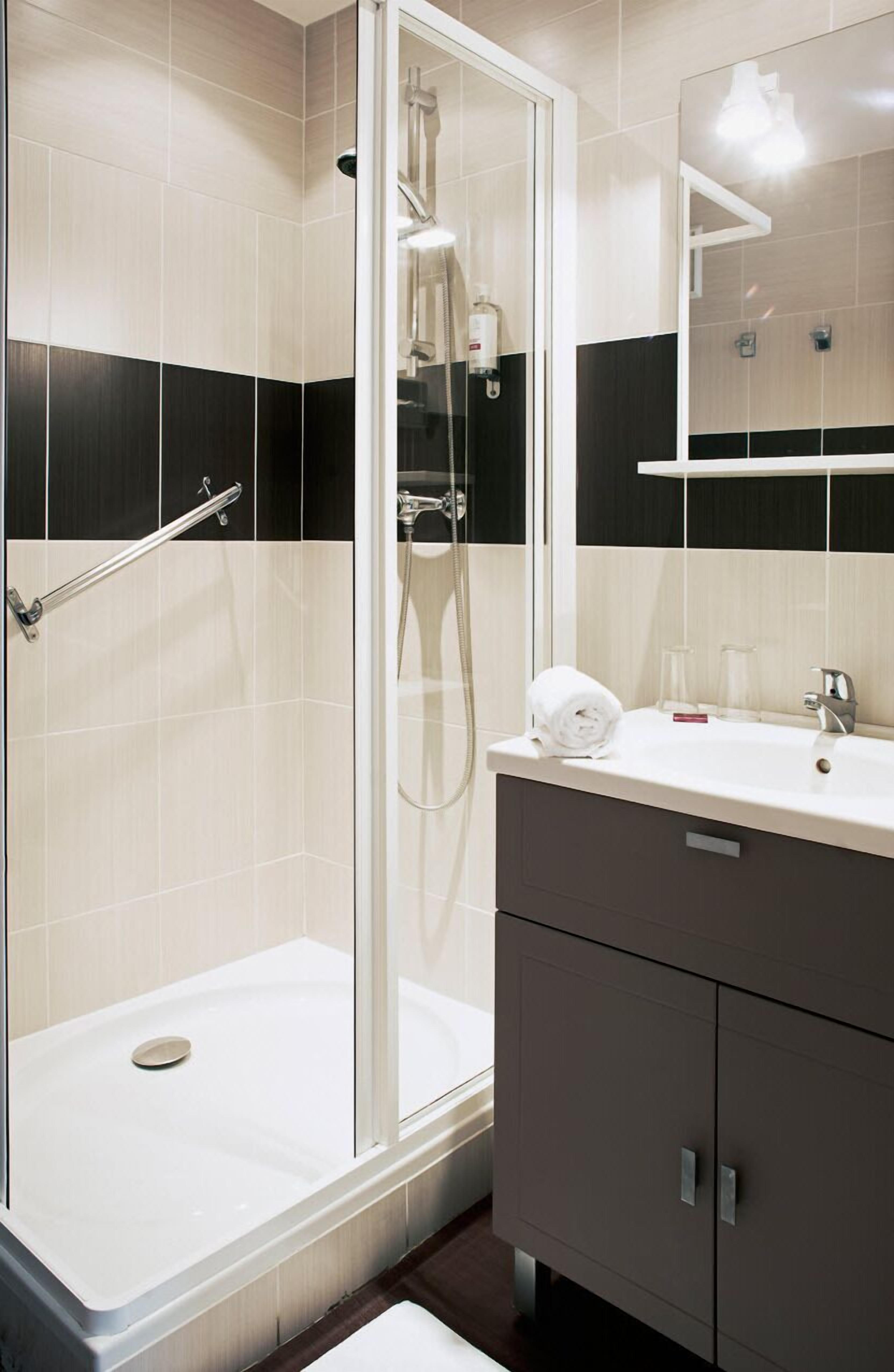 single room (solo) | bathroom | shower, hair dryer, dressing gowns, slippers